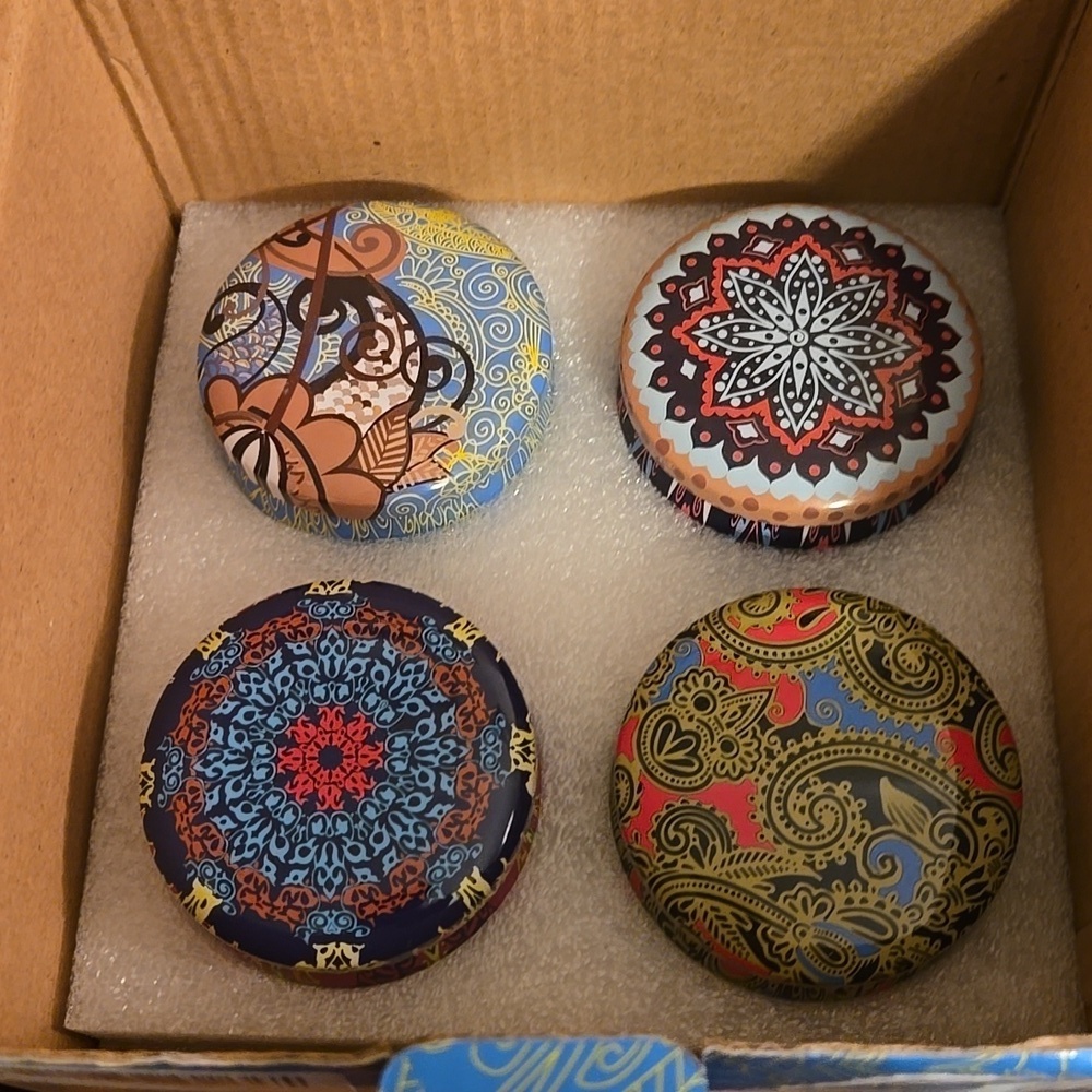 Scented Candle Tins Set of 8 Various Fragrances NWT - Picture 4 of 5